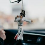photographie en mise au point sélective d'une décoration d'Elvis Presley